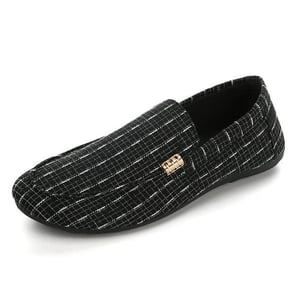 Men's canvas shoes are youthful and trendy