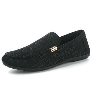 A trendy Korean version of men's casual shoes